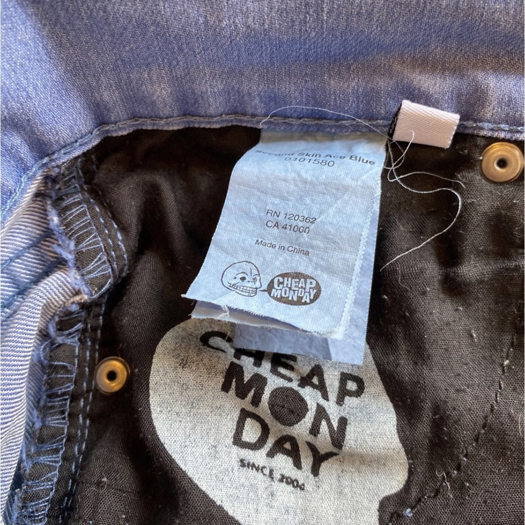 CHEAP MONDAY(チープマンデー)のCHEAP MONDAY ハイウエスト　レディース　Sサイズ【値下げ】 レディースのパンツ(デニム/ジーンズ)の商品写真