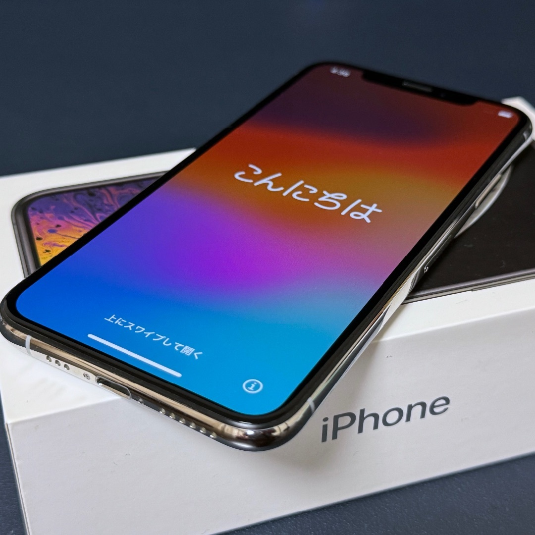 iPhone(アイフォーン)のiPhone XS Silver 256GB スマホ/家電/カメラのスマートフォン/携帯電話(スマートフォン本体)の商品写真