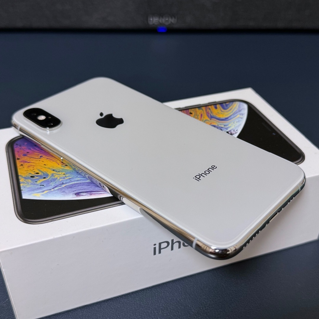 iPhone(アイフォーン)のiPhone XS Silver 256GB スマホ/家電/カメラのスマートフォン/携帯電話(スマートフォン本体)の商品写真