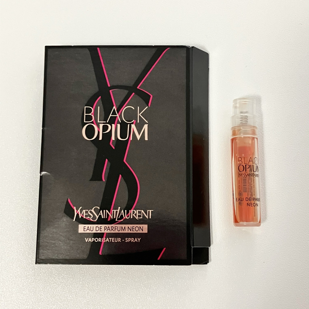 Yves Saint Laurent Beaute(イヴサンローランボーテ)のサンローラン　ブラックオピウム　オードパルファムネオン　サンプル　1.2ml コスメ/美容の香水(香水(女性用))の商品写真