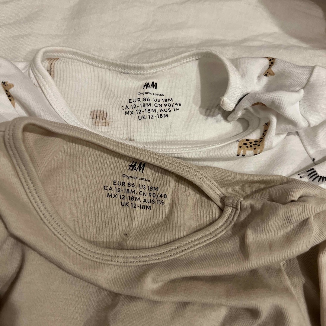 H&M(エイチアンドエム)のH&M Baby長袖肌着ロンパース12-18month キッズ/ベビー/マタニティのベビー服(~85cm)(ロンパース)の商品写真