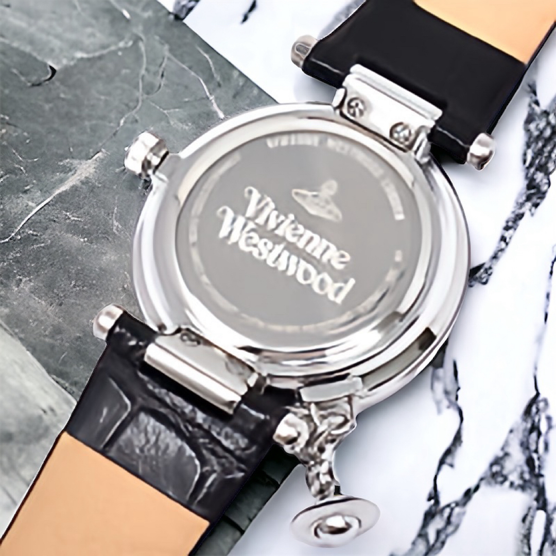 Vivienne Westwood(ヴィヴィアンウエストウッド)の【新品未使用】ヴィヴィアンウエストウッド【日本正規品】時計オーブチャームシルバー レディースのファッション小物(腕時計)の商品写真