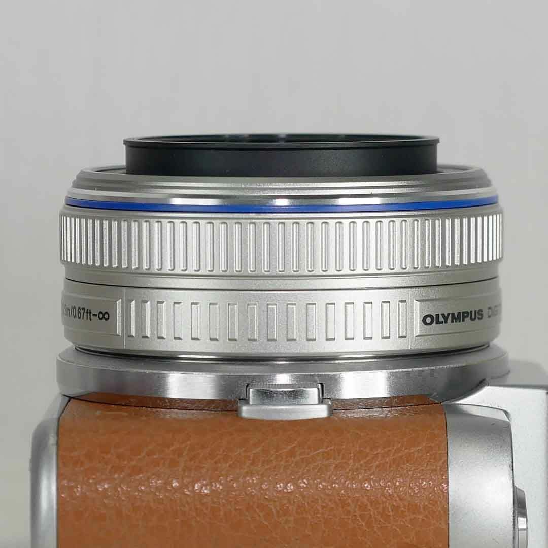 OLYMPUS(オリンパス)のOLYMPUS M.ZUIKO DIGITAL 17mm F2.8 スマホ/家電/カメラのカメラ(レンズ(単焦点))の商品写真