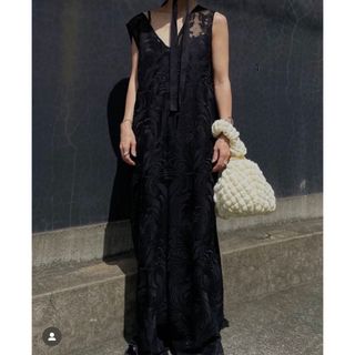 アメリヴィンテージ(Ameri VINTAGE)のameri CHLOE V NECK ROMPERS 黒　M(オールインワン)