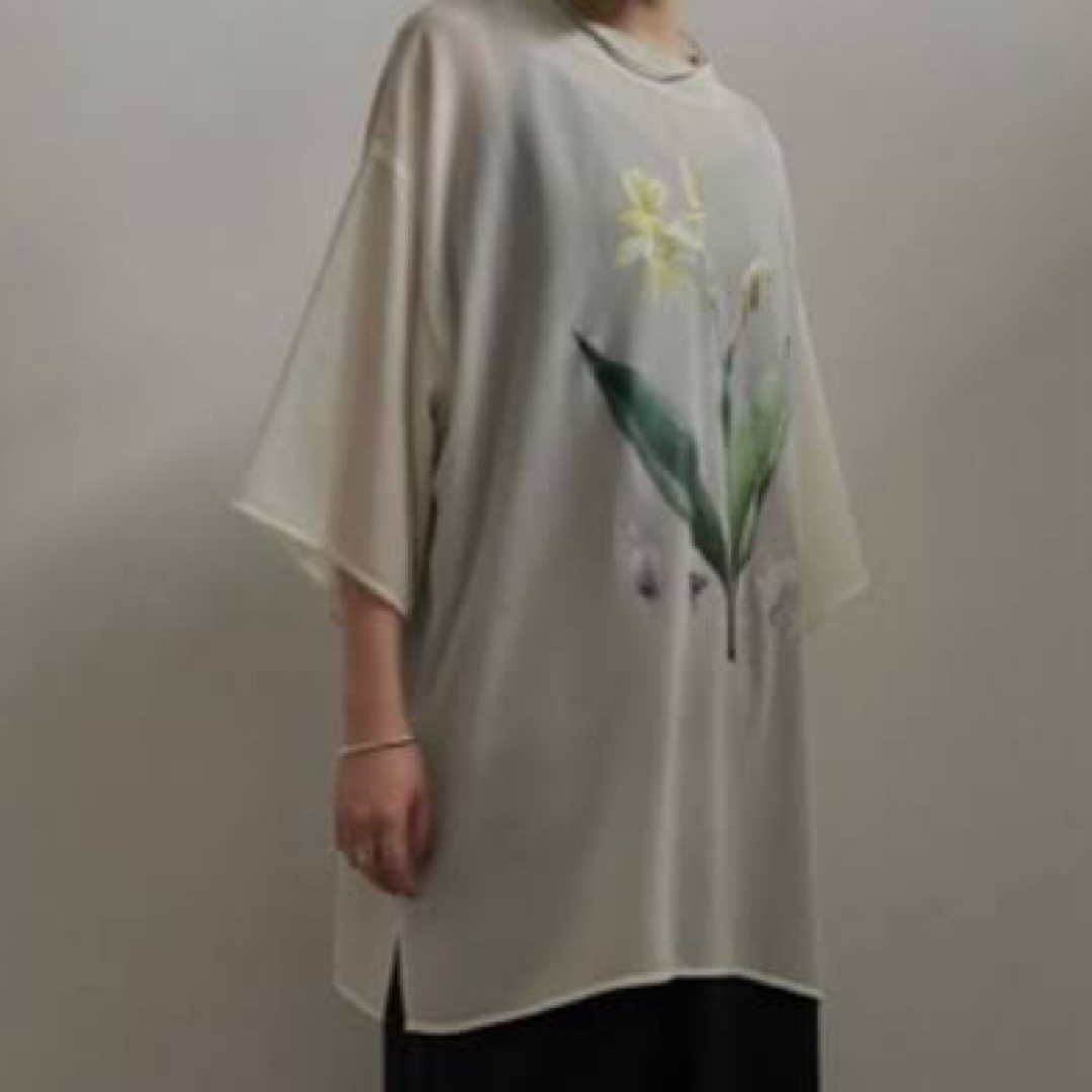 Ameri VINTAGE(アメリヴィンテージ)の【Tシャツのみ】2PIECES FLOWER LAYERED DRESS 白 レディースのトップス(Tシャツ(半袖/袖なし))の商品写真