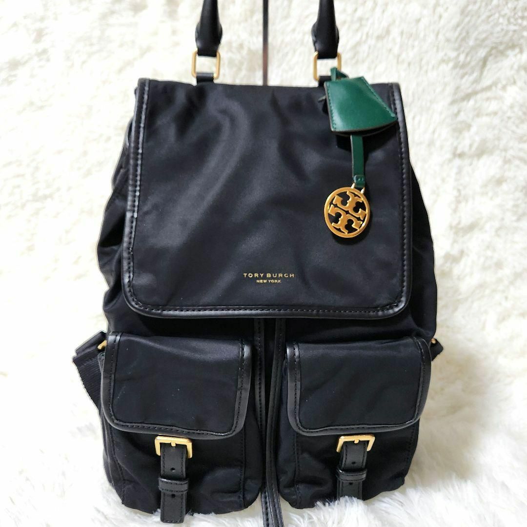 Tory Burch(トリーバーチ)の極美品✨Tory Burch リュック ブラック ナイロン ゴールド金具 レディースのバッグ(リュック/バックパック)の商品写真