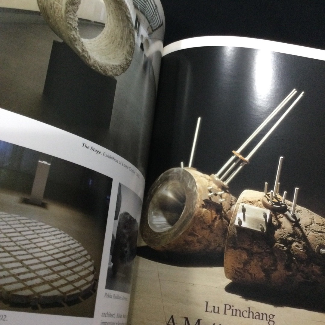 陶器　洋書　英語　雑誌　2004年　Ceramics 陶芸　アート　美術 エンタメ/ホビーの本(洋書)の商品写真