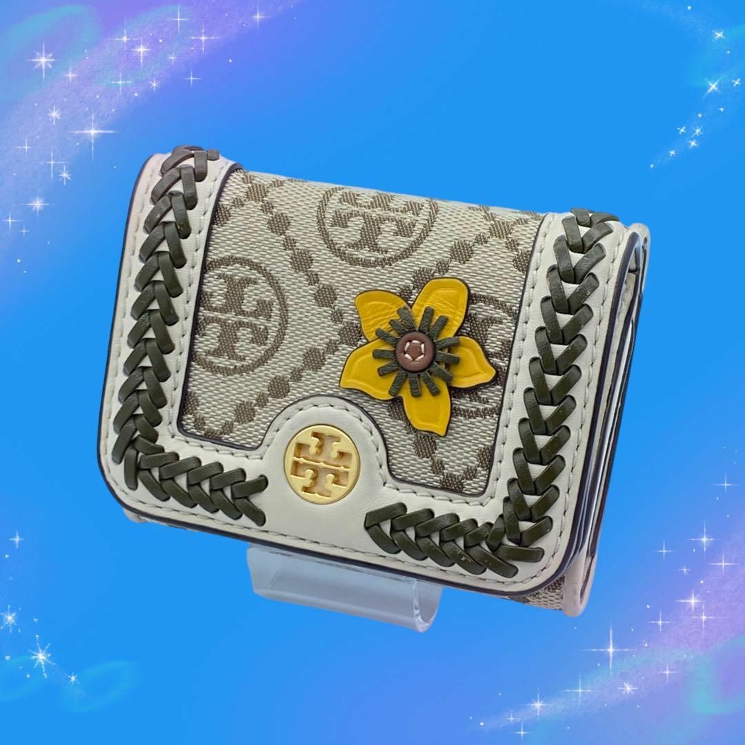 Tory Burch(トリーバーチ)の《希少》　トリーバーチ　Tモノグラム　コンパクトウォレット　折り財布　ベージュ系 レディースのファッション小物(財布)の商品写真