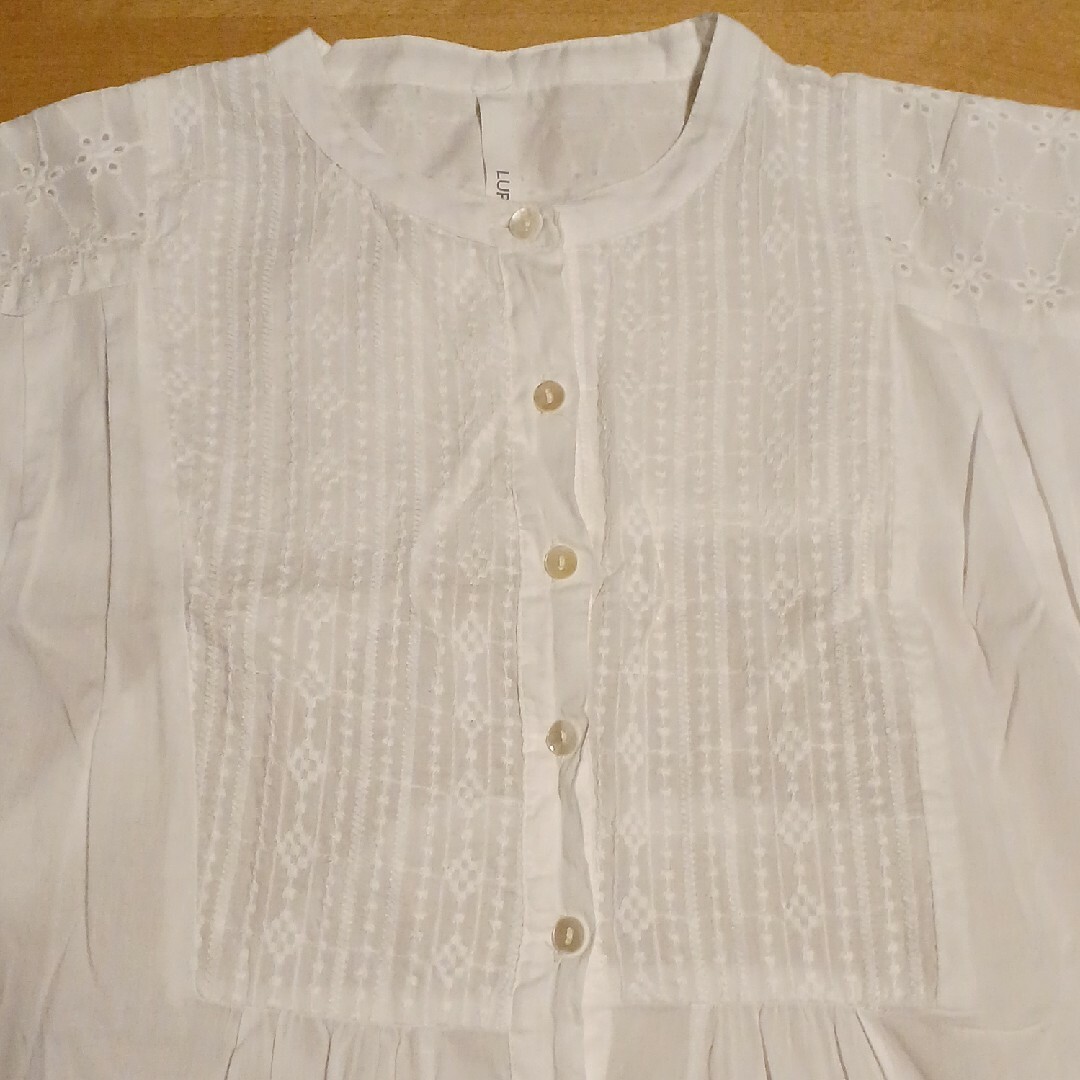 LUPILIEN 白シャツ ブラウス 綿100% 花柄 五分丈 フリーサイズ レディースのトップス(シャツ/ブラウス(半袖/袖なし))の商品写真