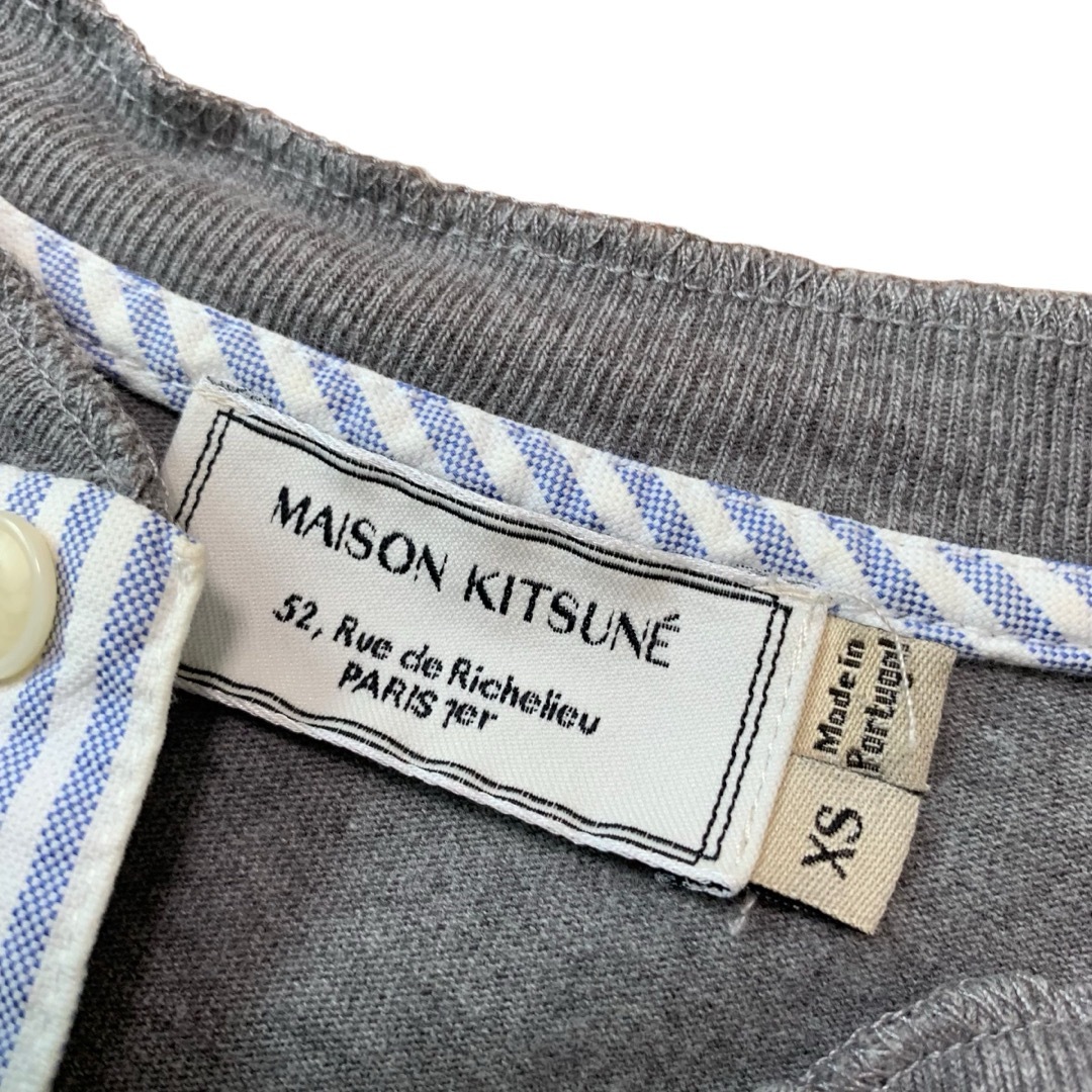 MAISON KITSUNE'(メゾンキツネ)のメゾンキツネ　カットソー　長袖シャツ　ヘンリーネック　グレー メンズのトップス(Tシャツ/カットソー(七分/長袖))の商品写真