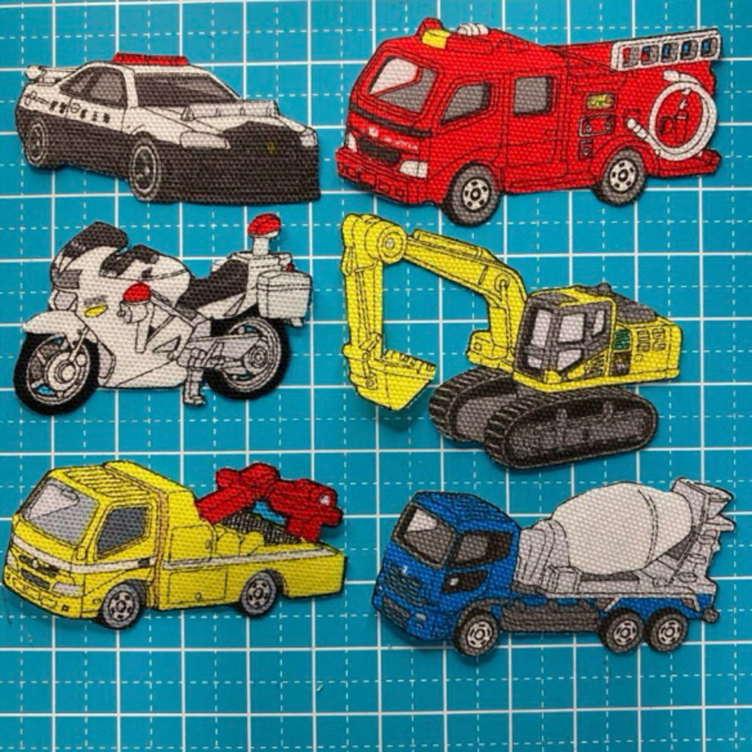 はたらく車　アイロンワッペン6枚⭐️セット ハンドメイドの素材/材料(各種パーツ)の商品写真