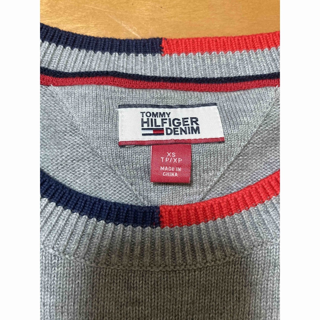 TOMMY HILFIGER(トミーヒルフィガー)のTOMMY HILFIGER トミーヒルフィガー ニット セーター 胸元ロゴ メンズのトップス(ニット/セーター)の商品写真