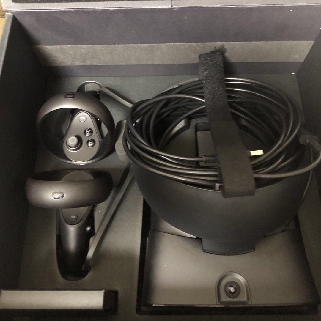 Lenovo(レノボ)の【美品】Oculus Rift S VRヘッドセット スマホ/家電/カメラのPC/タブレット(PC周辺機器)の商品写真