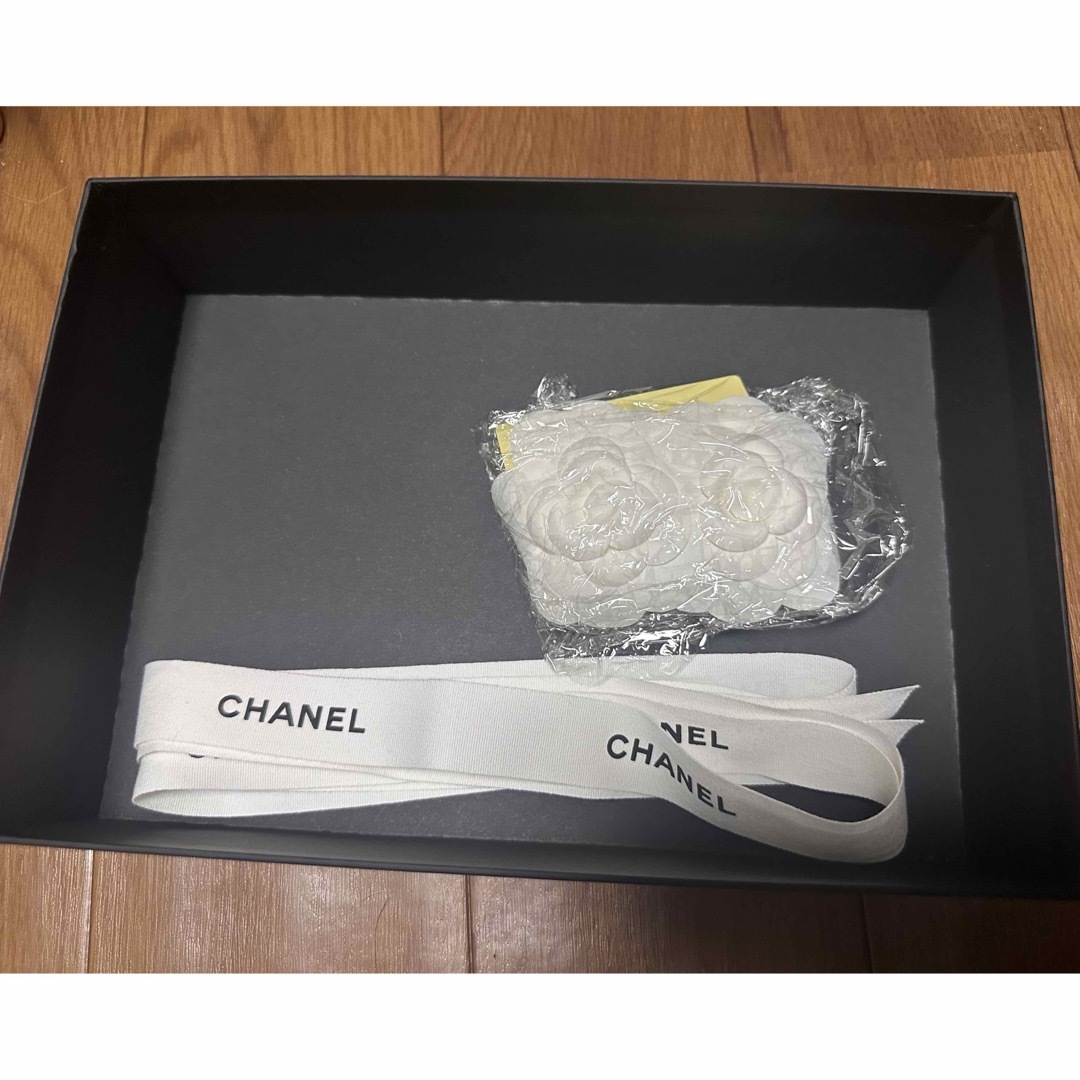 CHANEL(シャネル)の新品　シャネル　CHANEL チェーンウォレット　箱　ラッピング　一色 メンズのファッション小物(ウォレットチェーン)の商品写真