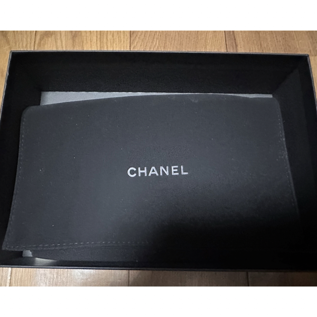 CHANEL(シャネル)の新品　シャネル　CHANEL チェーンウォレット　箱　ラッピング　一色 メンズのファッション小物(ウォレットチェーン)の商品写真