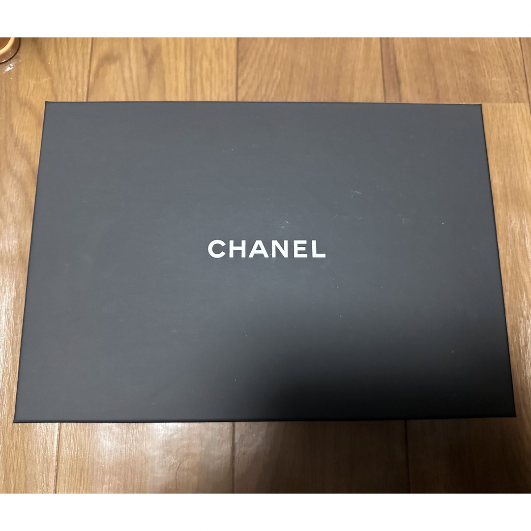 CHANEL(シャネル)の新品　シャネル　CHANEL チェーンウォレット　箱　ラッピング　一色 メンズのファッション小物(ウォレットチェーン)の商品写真