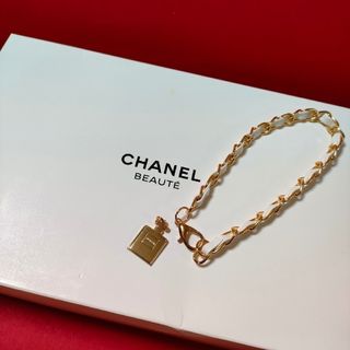 シャネル(CHANEL)のCHANEL　ノベルティ　BEAUTE　ホワイト　白　ポーチ　チャーム　シャネル(ポーチ)