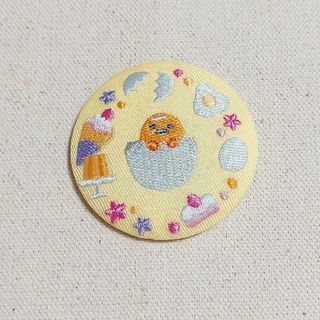 グデタマ(ぐでたま)のサンリオ 刺繍缶バッジ ぐでたま(キャラクターグッズ)