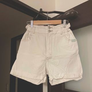 ラブトキシック(lovetoxic)のLOVETOXIC ショートパンツ ホワイト ラブトキシック 150 M(パンツ/スパッツ)