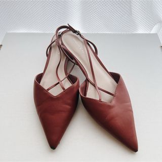 charles&keith  パンプス ポインテッドトゥ フラットシューズ