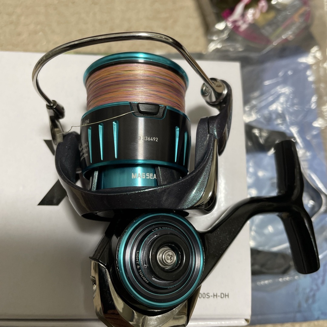 DAIWA(ダイワ)のダイワ　エメラルダス ＲＸ　FC LT 2500s-H-DH スポーツ/アウトドアのフィッシング(リール)の商品写真