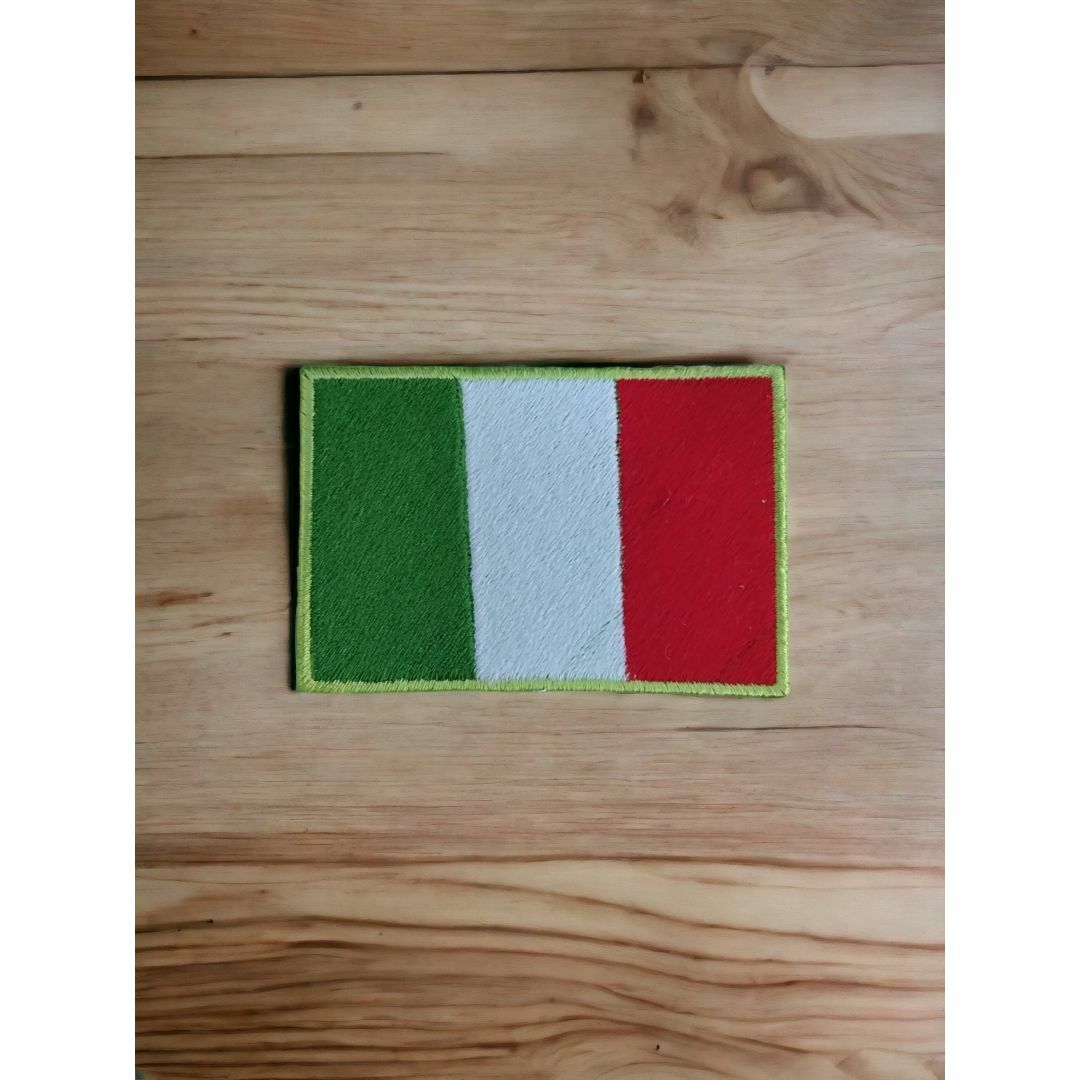 ワッペン　アイロンワッペン　【国旗　イタリア】刺繍　ハンドメイド ハンドメイドの素材/材料(各種パーツ)の商品写真