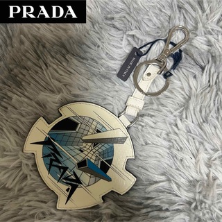 プラダ(PRADA)の【未使用級】PRADA プラダ キーホルダー　バッグチャーム　 ホワイト(キーホルダー)