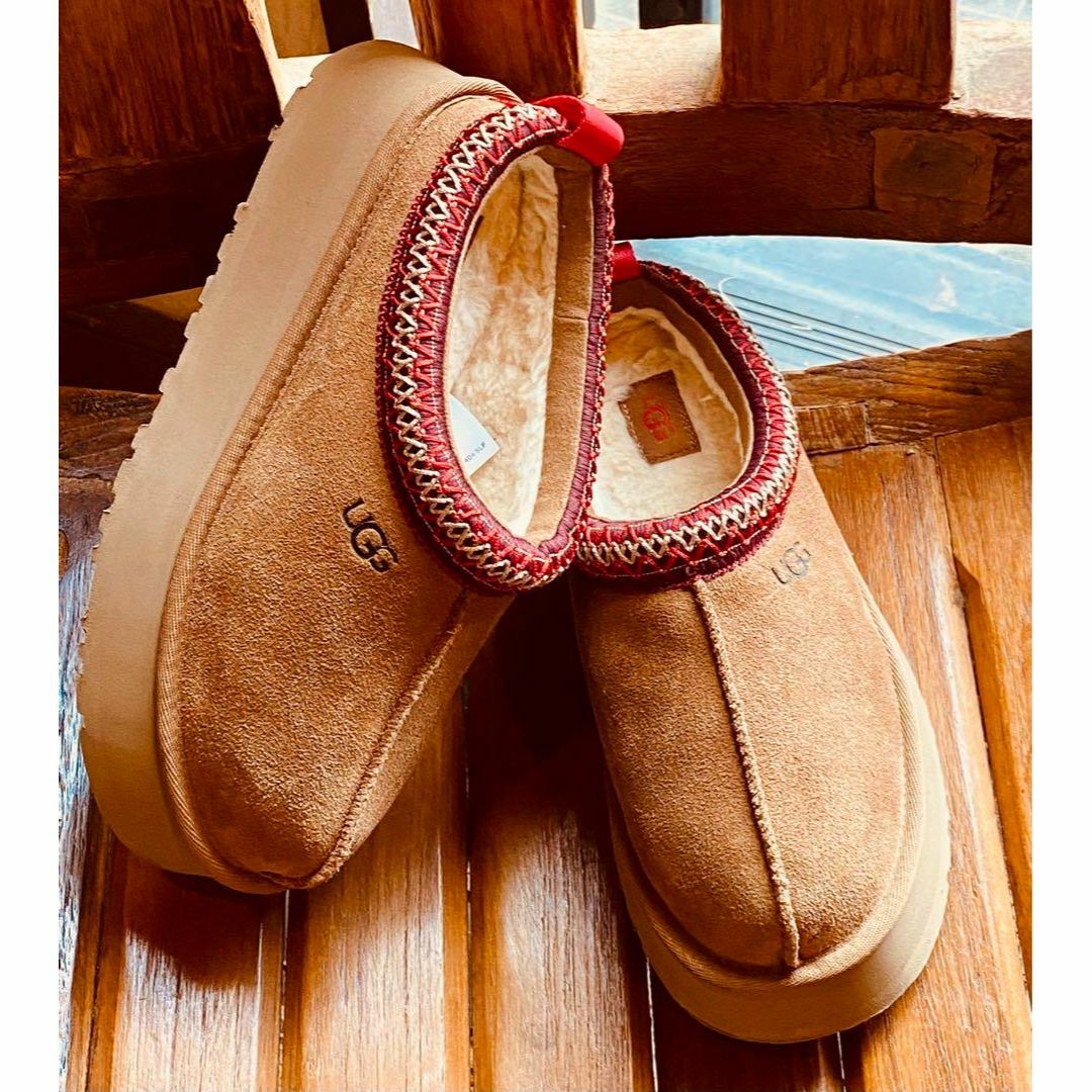 UGG(アグ)の国内正規品✨入手困難✨美品✨22.5靴下～23弱・素足✨UGG✨TAZZ✨タズ レディースの靴/シューズ(サンダル)の商品写真