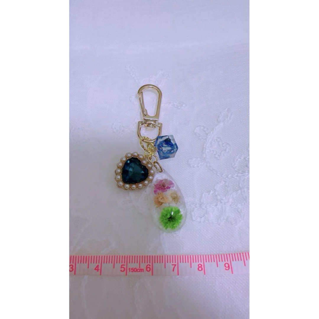 レジン　お花　ビジュー　クラシカル　ハンドメイド　キーホルダー ハンドメイドのアクセサリー(キーホルダー/ストラップ)の商品写真