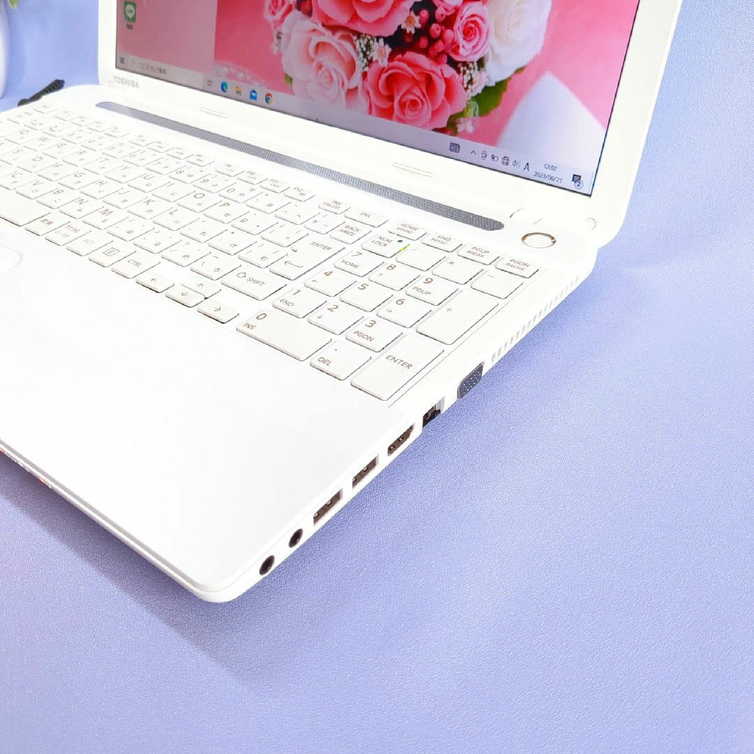 東芝 - おしゃれ✨カメラ付き白ノートパソコン✨すぐ使える 東芝 - おしゃれ✨カメラ付き白ノートパソコン✨すぐ使える