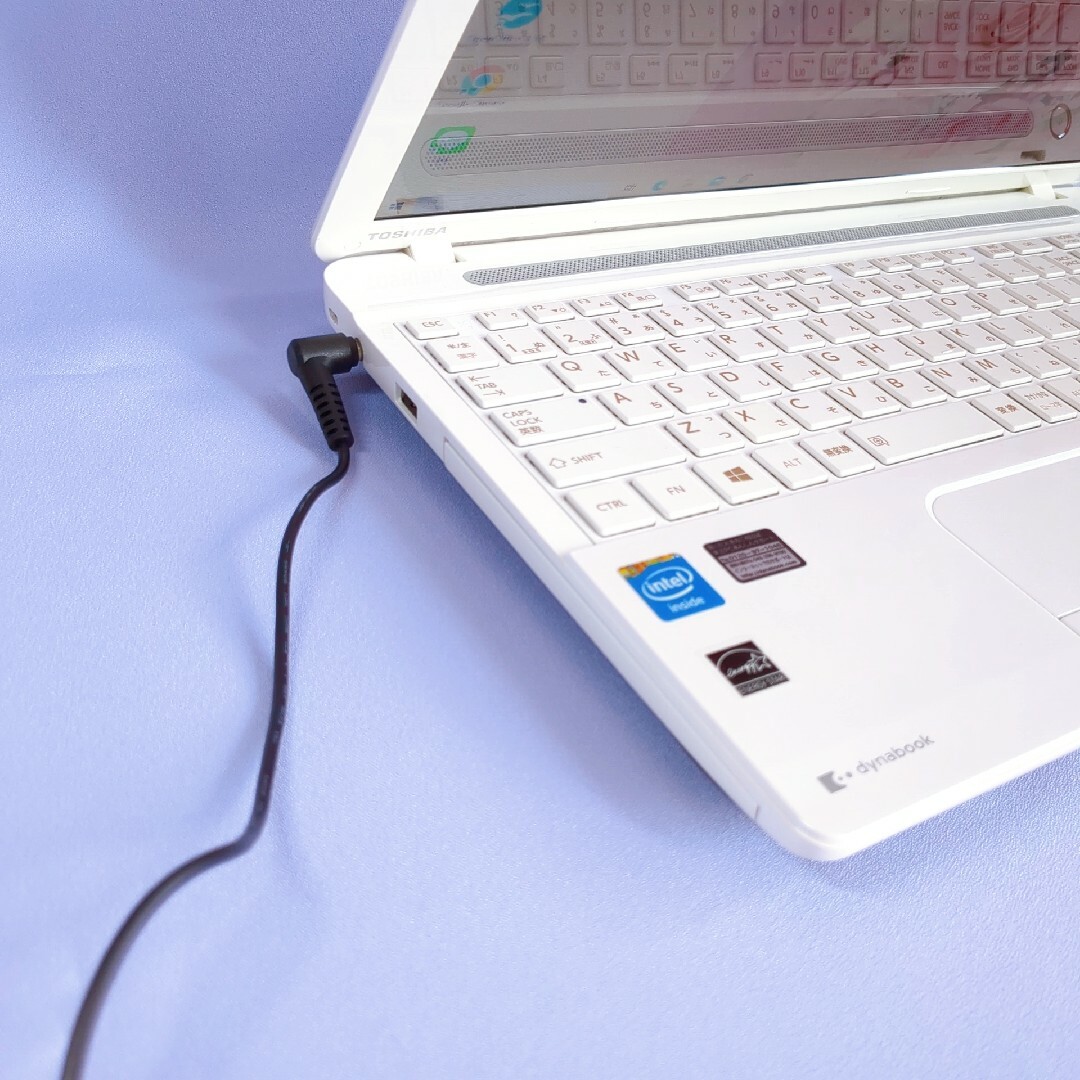 東芝 - おしゃれ✨カメラ付き白ノートパソコン✨すぐ使える 東芝 - おしゃれ✨カメラ付き白ノートパソコン✨すぐ使える