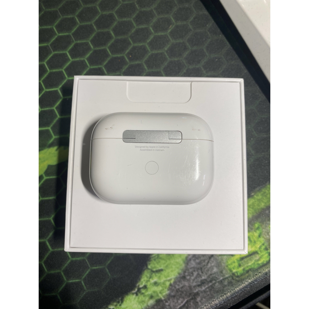 Apple(アップル)のApple AirPods  Pro 第1世代　充電ケース スマホ/家電/カメラのオーディオ機器(ヘッドフォン/イヤフォン)の商品写真