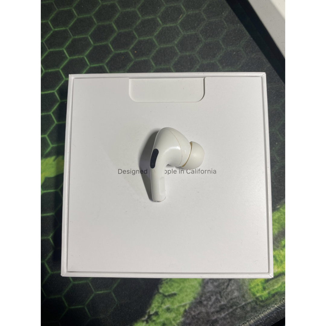 Apple(アップル)のApple AirPods  Pro 第1世代　右側　右耳　右 スマホ/家電/カメラのオーディオ機器(ヘッドフォン/イヤフォン)の商品写真