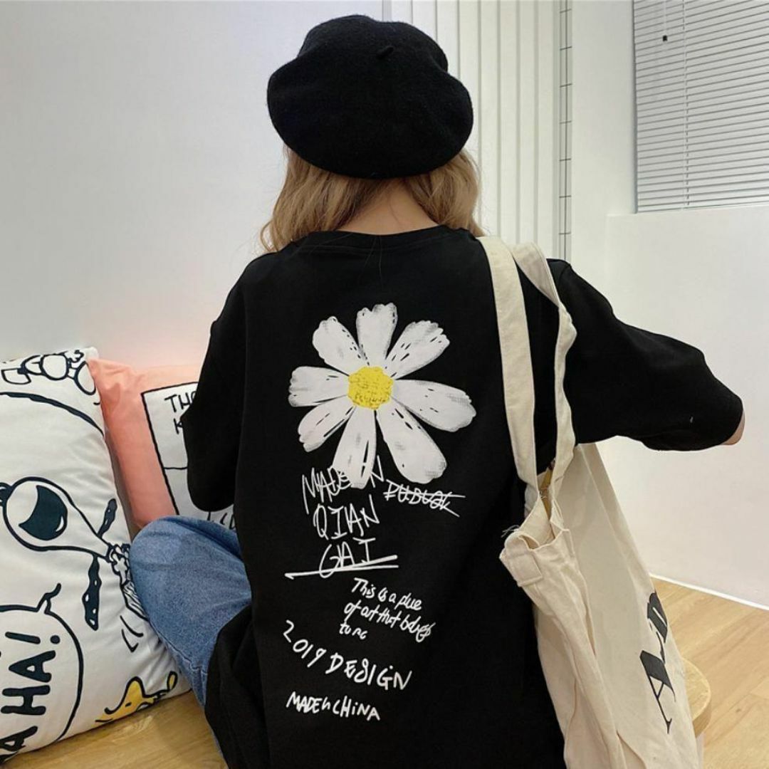 デイジー柄 ブラック 黒 Tシャツ L 花柄  韓国ユニセックス 半袖おしゃれ メンズのトップス(Tシャツ/カットソー(半袖/袖なし))の商品写真