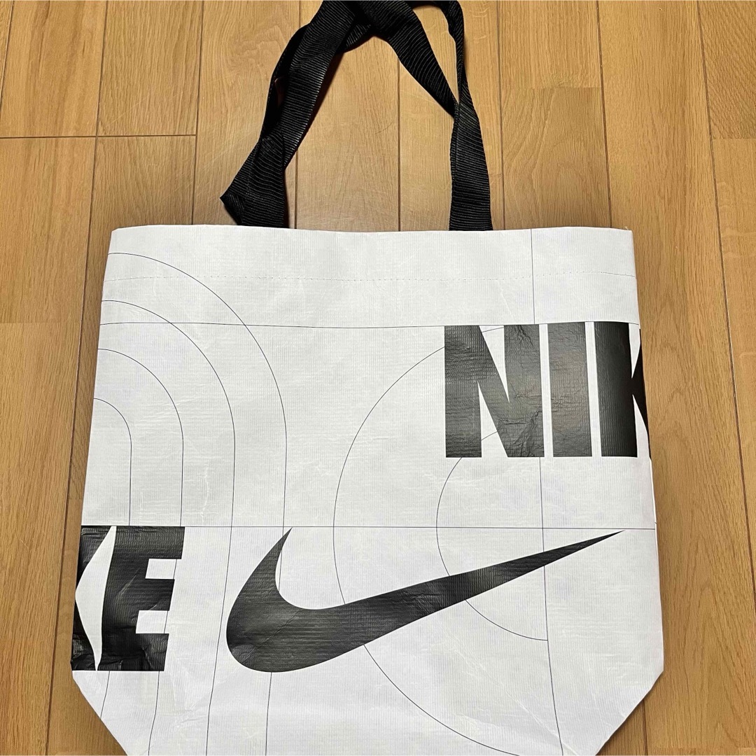 NIKE(ナイキ)のNIKE ショッピングバッグ　エコバッグ ショルダーバッグ  トートバック M  レディースのバッグ(エコバッグ)の商品写真
