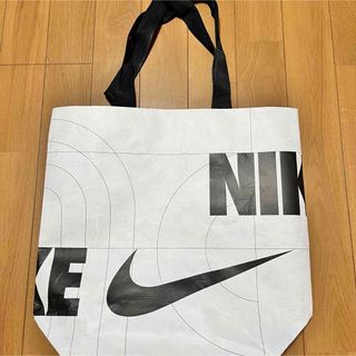 NIKE - NIKE ショッピングバッグ　エコバッグ ショルダーバッグ  トートバック M 