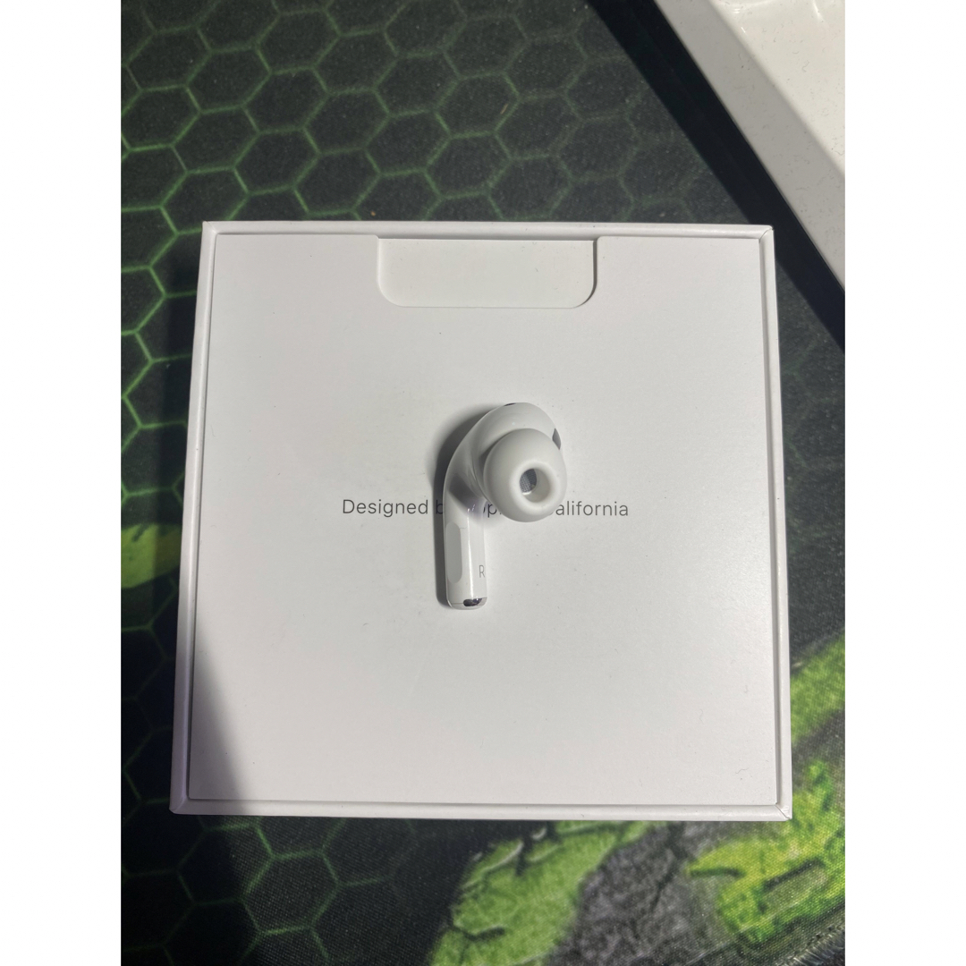 Apple(アップル)のApple AirPods  Pro 第2世代　右側　右耳lightning充電 スマホ/家電/カメラのオーディオ機器(ヘッドフォン/イヤフォン)の商品写真