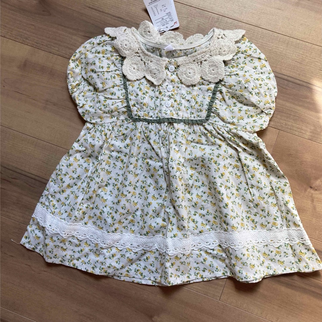 しまむら(シマムラ)の新品　90サイズ　ワンピース　花柄 キッズ/ベビー/マタニティのキッズ服女の子用(90cm~)(ワンピース)の商品写真