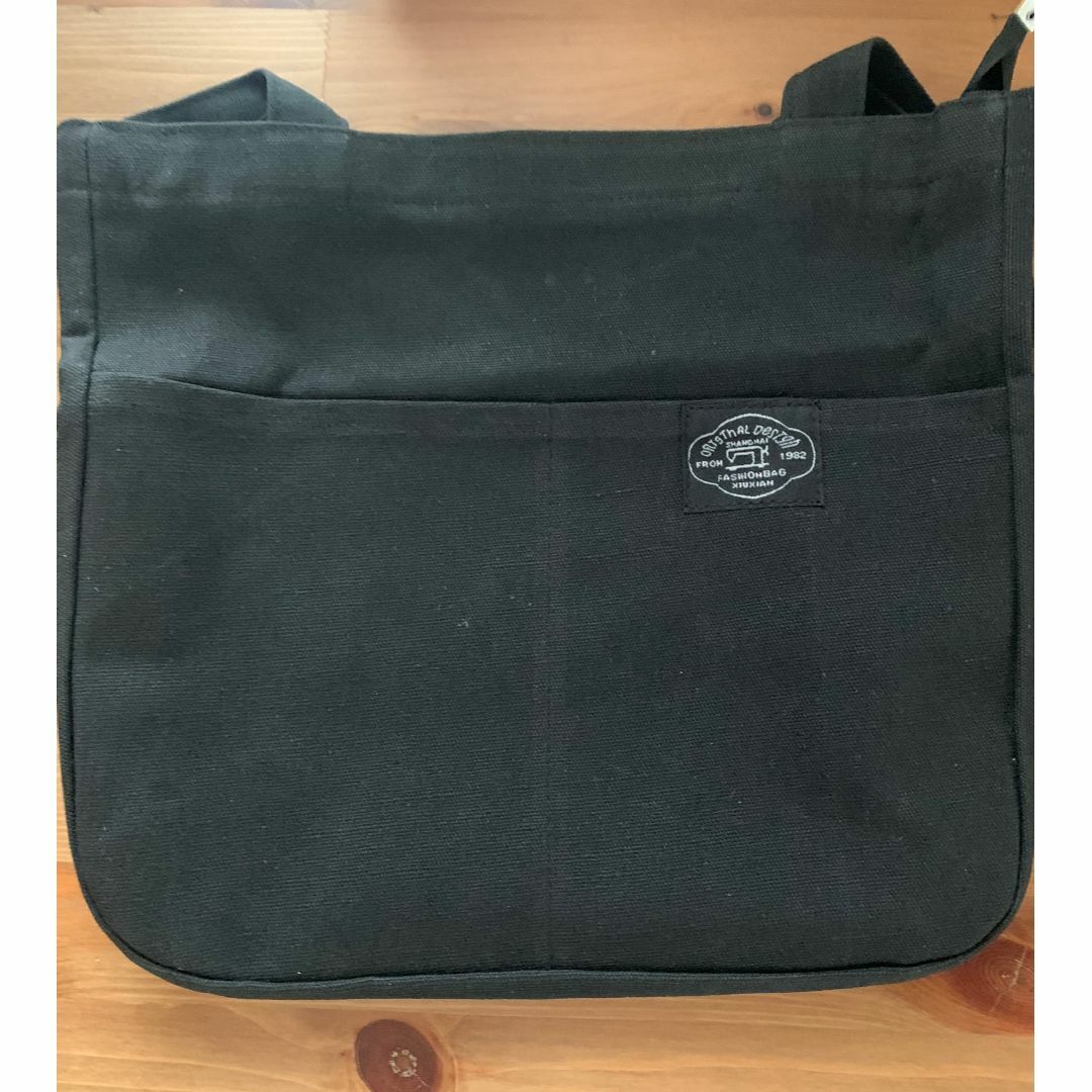 キャンバストートバッグ ブラック ロゴ　黒　レディース　ユニセックス　キャンバス レディースのバッグ(トートバッグ)の商品写真