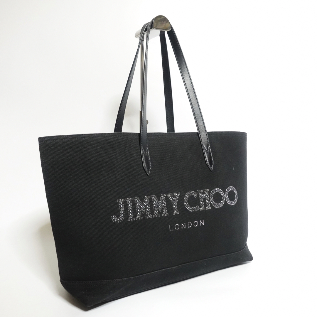 JIMMY CHOO(ジミーチュウ)の【美品】ジミーチュウ　トートバッグ　キャンバス　黒　ロゴ　大容量　スタッズ レディースのバッグ(トートバッグ)の商品写真