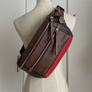 コーチ(COACH)のCOACH コーチ 70899 トンプソンレザーボディバッグ　中古　マルチカラー(ボディーバッグ)