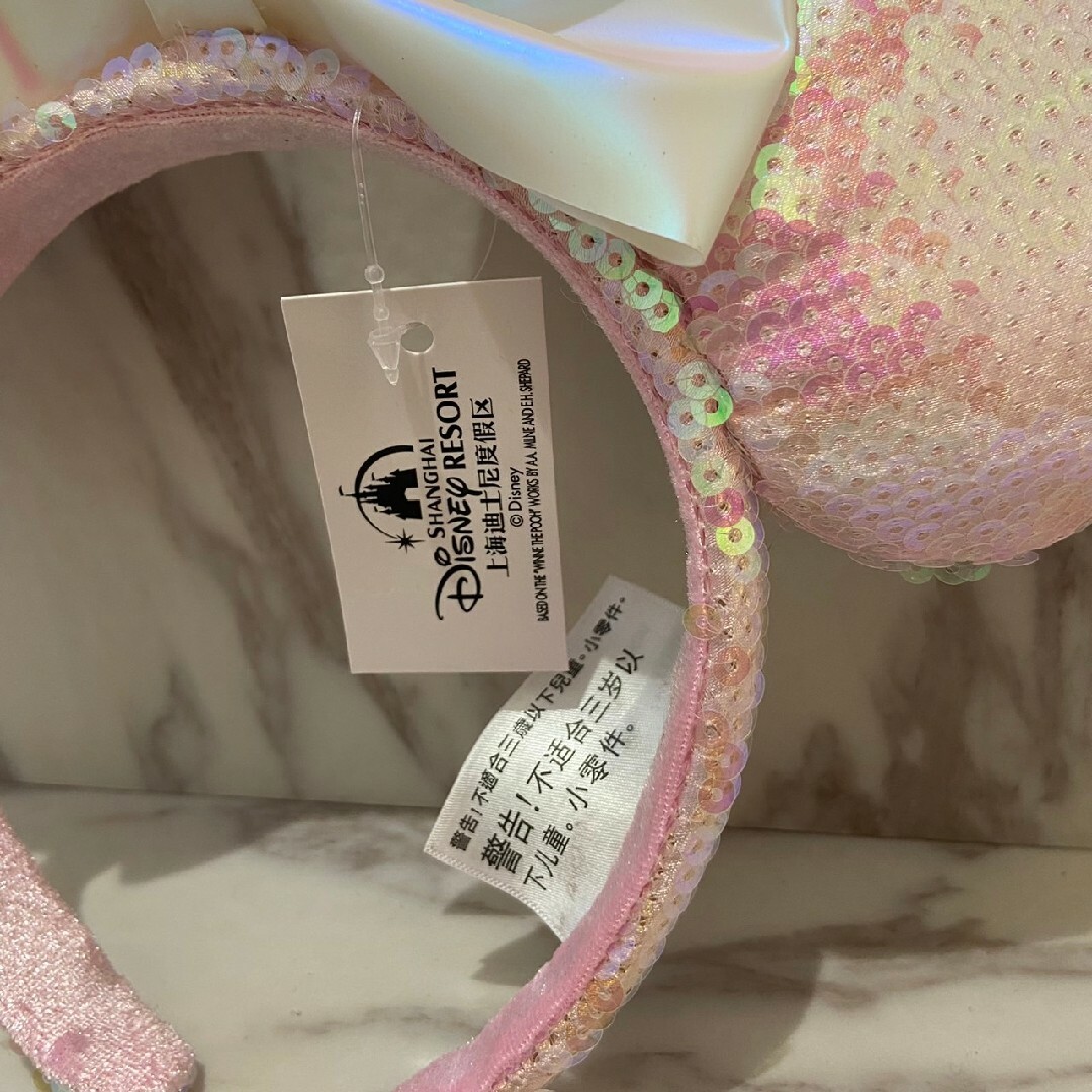 Disney(ディズニー)のfg ディズニー　カチューシャ　スパンコール　オーロラ　薄ピンク　ミニー レディースのヘアアクセサリー(カチューシャ)の商品写真
