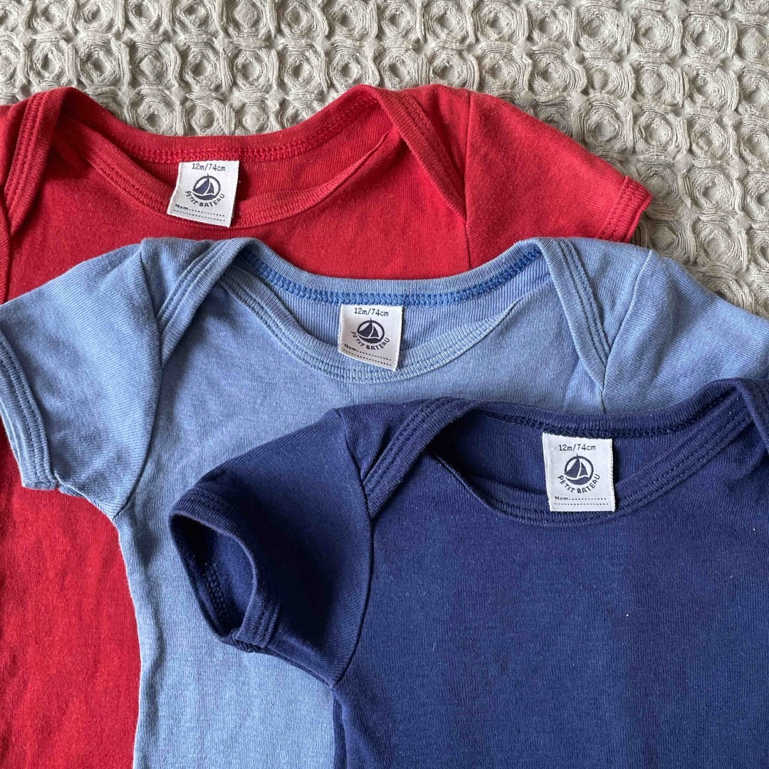 PETIT BATEAU(プチバトー)のプチバトー　ボディスーツ　ロンパース　3点セット　70 80 キッズ/ベビー/マタニティのベビー服(~85cm)(ロンパース)の商品写真