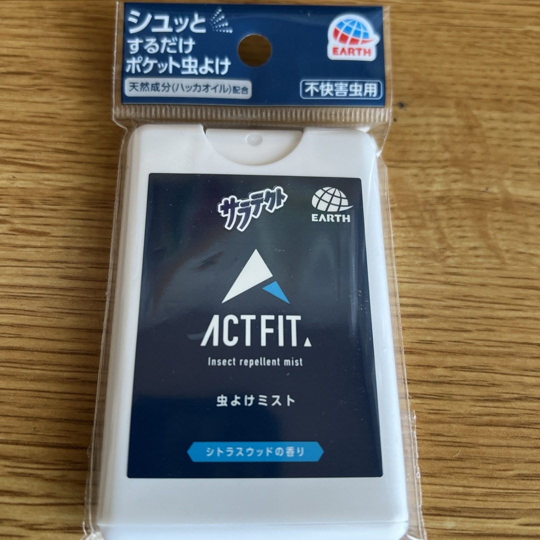 アース製薬(アースセイヤク)のサラテクト ACTFIT カードタイプ 18ml インテリア/住まい/日用品の日用品/生活雑貨/旅行(日用品/生活雑貨)の商品写真