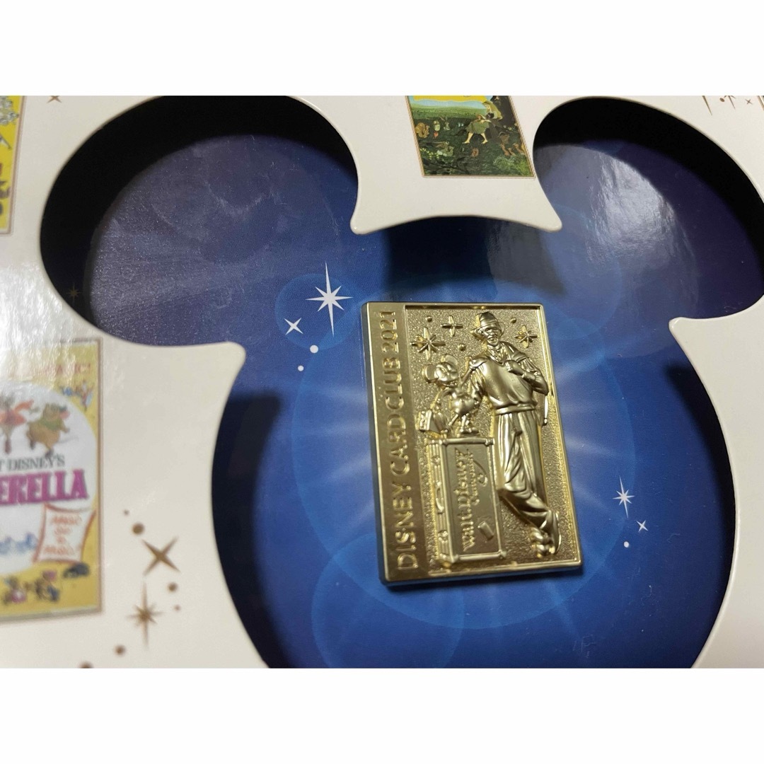 Disney(ディズニー)の2021限定バッジ エンタメ/ホビーのアニメグッズ(バッジ/ピンバッジ)の商品写真