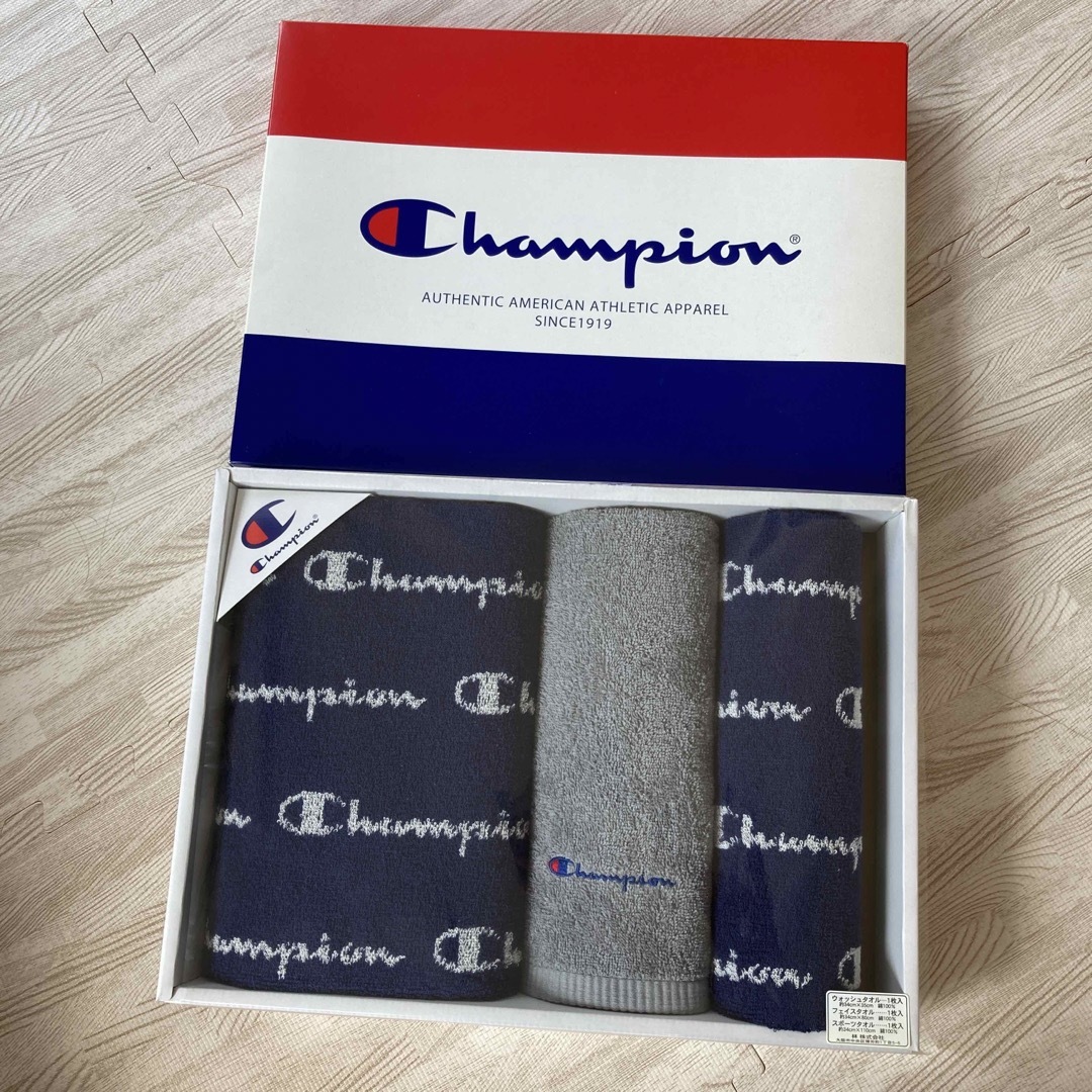 Champion(チャンピオン)のChampion チャンピオン　ギフトタオルセット　新品　箱付き インテリア/住まい/日用品の日用品/生活雑貨/旅行(タオル/バス用品)の商品写真