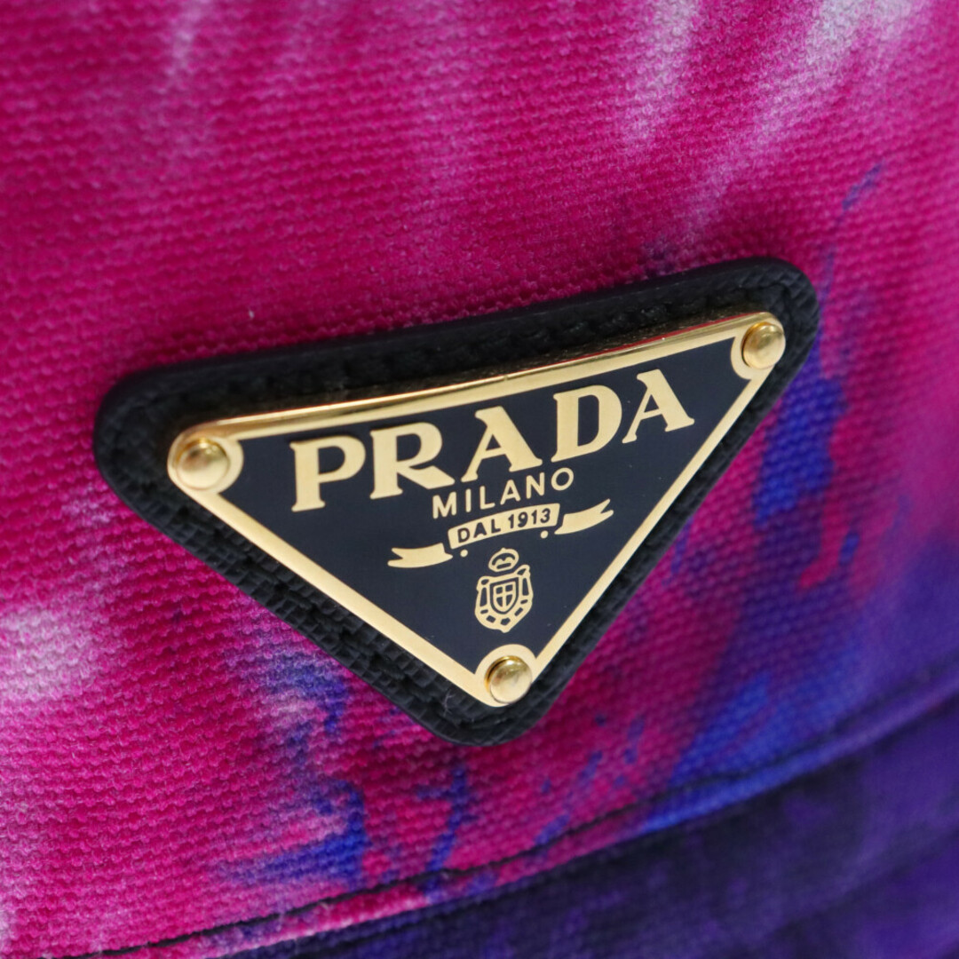 PRADA(プラダ)のPRADA プラダ ロゴプレート付き ゴールド金具 タイダイ バケットハット パープル 1HC137 メンズの帽子(ハット)の商品写真