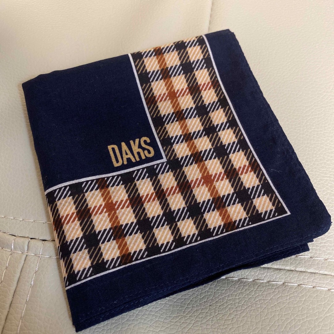 DAKS(ダックス)のDAKSのハンカチーフ　約43cm✖️43cm メンズのファッション小物(ハンカチ/ポケットチーフ)の商品写真