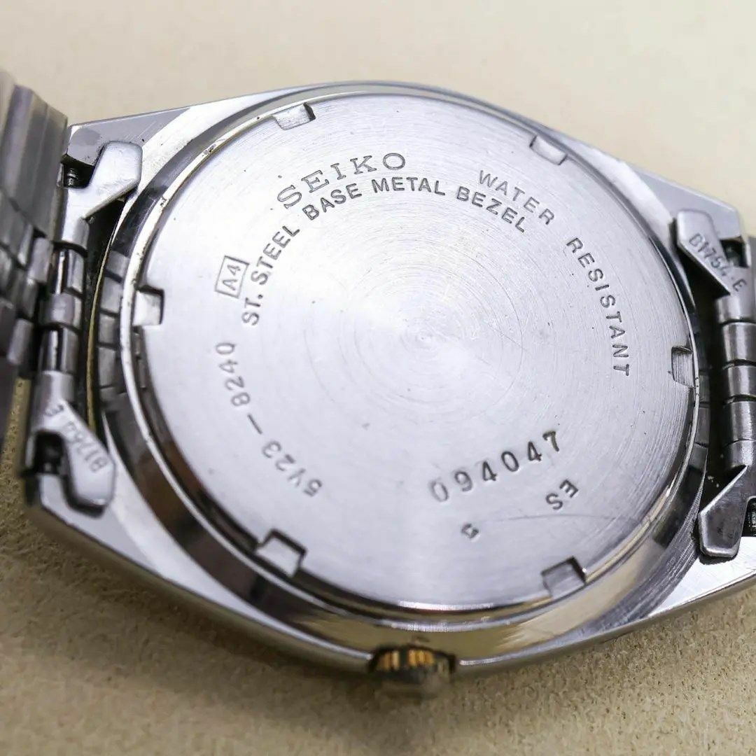 SEIKO(セイコー)の《希少》SEIKO SQ 腕時計 シルバー デイデイト メンズ QZ u メンズの時計(腕時計(アナログ))の商品写真