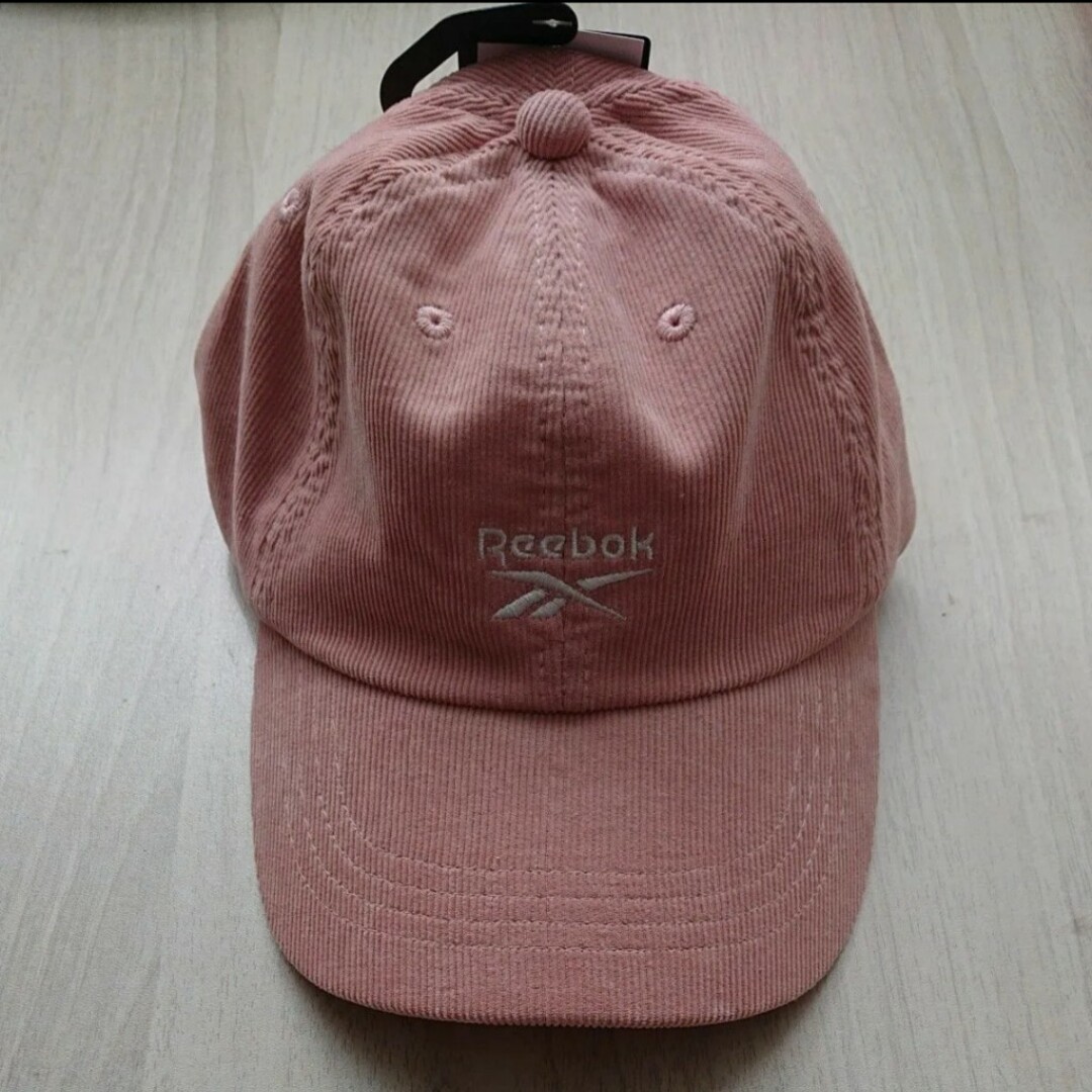 【新品未使用】Reebok  キャップ 帽子 ピンク ロゴ刺繍 レディースの帽子(キャップ)の商品写真